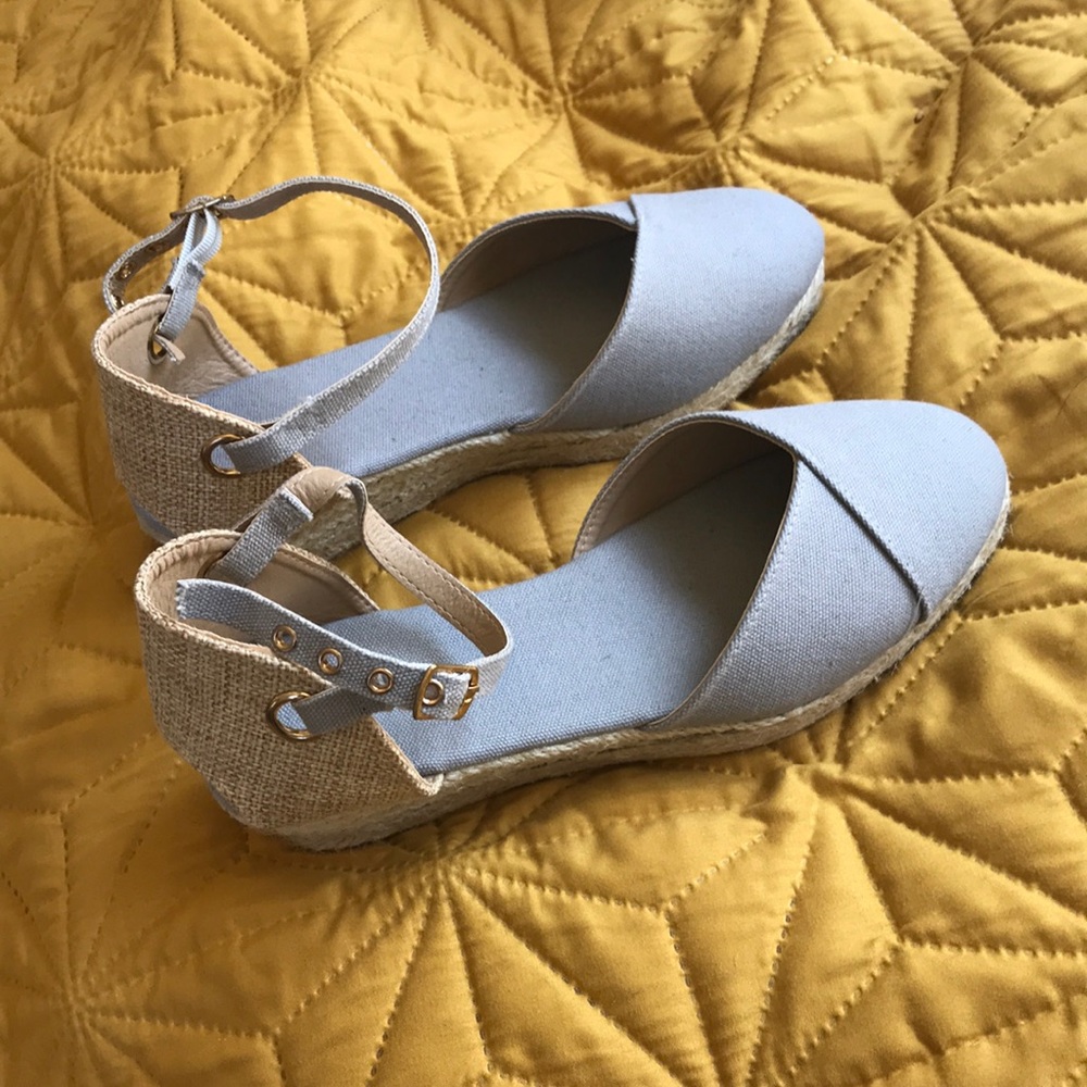 Closed toe sandals